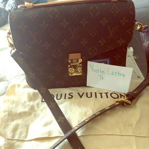 Pre- Loved LV POCHETTE METIS